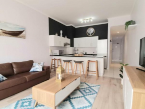 Stunning, top-floor, beach apartment, free parking